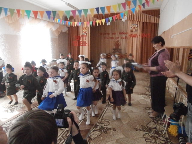 Праздник «День Победы» в многонациональном детском саду