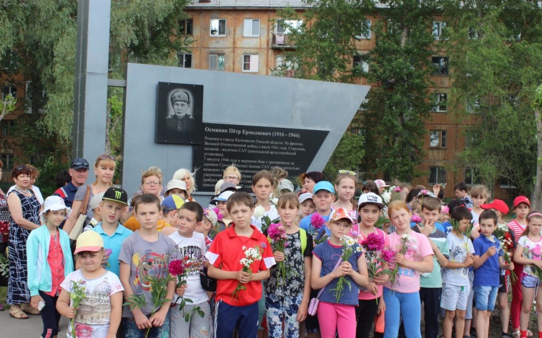 Нет в России семьи такой, где б не памятен был свой герой